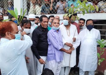 প্রধানমন্ত্রীর স্বদেশ প্রর্ত্যাবর্তন দিবস উপলক্ষে ভিপি বাদলের বৃক্ষরোপণ