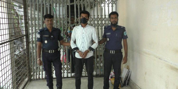 নারী কনস্টেবলের গোপন ভিডিও ছড়িয়ে দেওয়ার গ্রেফতার হৃদয়ের ১ দিনের রিমান্ড