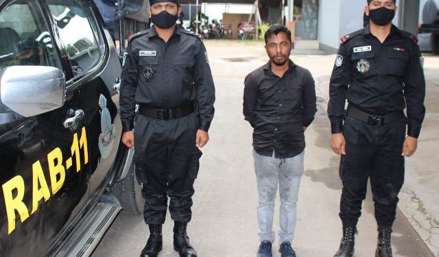 সিদ্ধিরগঞ্জে চাঁদাবাজ গ্রেফতার