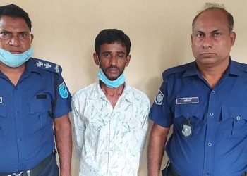 আড়াইহাজারে প্রতিবন্ধী কিশোরীকে ধর্ষণের মামলায় সৎ বাবা গ্রেফতার