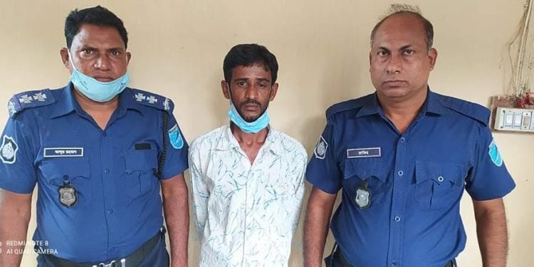 আড়াইহাজারে প্রতিবন্ধী কিশোরীকে ধর্ষণের মামলায় সৎ বাবা গ্রেফতার