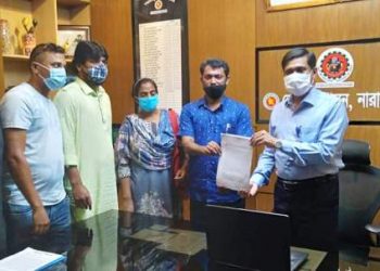 ভোকেশনাল খেলার মাঠ রক্ষায় ডিসিকে স্মারক লিপি প্রদান