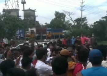 রূপগঞ্জে অগ্নিকান্ডের কারখানা পরিদর্শনে গিয়ে বিএনপির দুই গ্রুপের সংঘর্ষ