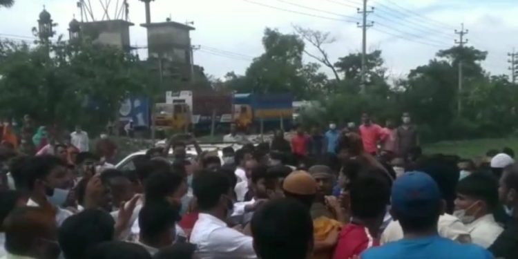 রূপগঞ্জে অগ্নিকান্ডের কারখানা পরিদর্শনে গিয়ে বিএনপির দুই গ্রুপের সংঘর্ষ