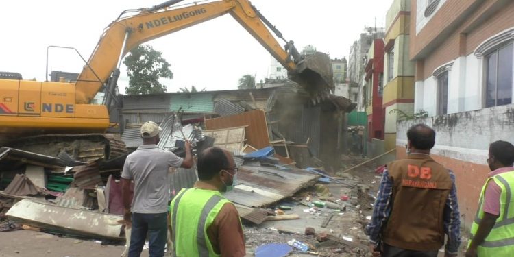 নারায়ণগঞ্জে মাদকের আখড়া খ্যাত চাঁনমারি বস্তি উচ্ছেদ