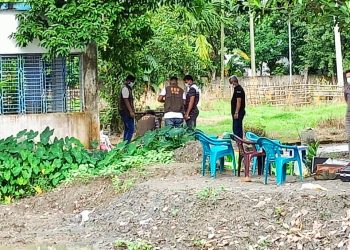 আড়াইহাজারে কবরস্থান থেকে ৬টি শক্তিশালী বোমা উদ্ধার