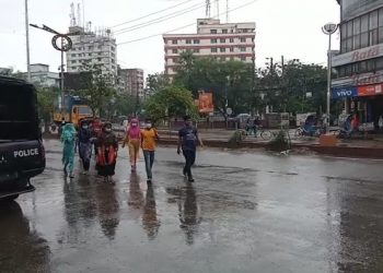 না’গঞ্জে কঠোর লকডাউন পালনে প্রশাসনের তৎপড়তা, ভোগান্তি শ্রমিকদের