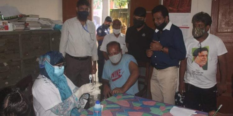 ১৭ নং ওয়ার্ডে ৬’শ জনের গনটিকা প্রদান