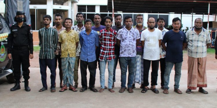 সিদ্ধিরগঞ্জে ১৪ পরিবহন চাঁদাবাজ গ্রেফতার