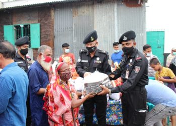 র‌্যাব-১১’র ‍উদ্যোগে প্রতিবন্ধীদের মাঝে ৩২০ প্যাকেট ত্রান বিতরণ