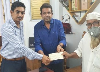 প্রধানমন্ত্রীর তহবিল থেকে ১৪ জন রোগীকে ৫০ হাজার টাকার চেক প্রদান করলেন কাউন্সিলর বাবু