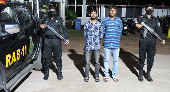 র্যাব-১১’র অভিযানে ৪ চাঁদাবাজ ও ১ ওয়ারেন্টভুক্ত আসামী গ্রেফতার
