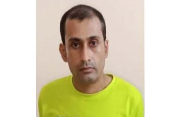 রুপগঞ্জে সেই ছেলের অস্ত্রসহ পুলিশের কাছে আত্মসমর্পণ