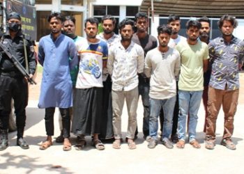 ফতুল্লায় দেশীয় অস্ত্রসহ ডাকাত দলের ১১ সদস্য গ্রেফতার