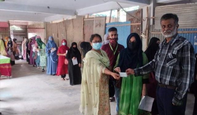 ১৩নং ওয়ার্ডে স্মার্ট কার্ড বিতরণ সম্পূর্ণ