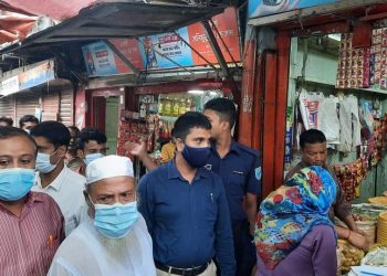 দ্বীগুরবাজারে আইন না মানায় ৪ প্রতিষ্ঠানকে জরিমানা