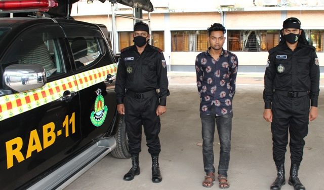 ব্লাকমেইলিং করে চাঁদা আদায়ের অভিযোগে কামরুজ্জামান গ্রেফতার