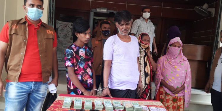 চানমারী বস্তির কুখ্যাত মাদক ব্যবসায়ী সীমা সহ গ্রেফতার ৫