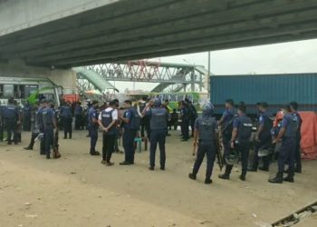 কাঁচপুরে বকেয়া বেতনের দাবিতে শ্রমিকের বিক্ষোভ