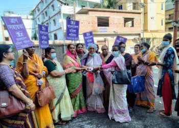 জেলা মহিলা পরিষদ’র উদ্যোগে অসহায় দরিদ্রদের মাঝে অক্সিমিটার ও থার্মোমিটার বিতরণ