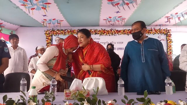 ইউএনও শুক্লা সরকারকে বিদায়ী সংবর্ধনা