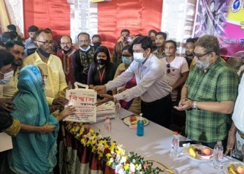 দূ‌র্গোৎসবে লক্ষ্মীনারায়ণ সেবা সং‌ঘের উ‌দ্যো‌গে ৪০০ অসহায়‌দের শাড়ী লু‌ঙ্গি বিতরণ