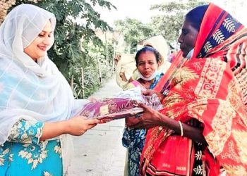 সনাতন ধর্মাবলম্বী নারীদের পূজোর উপহার দিলেন কাউন্সিলর বিন্নি