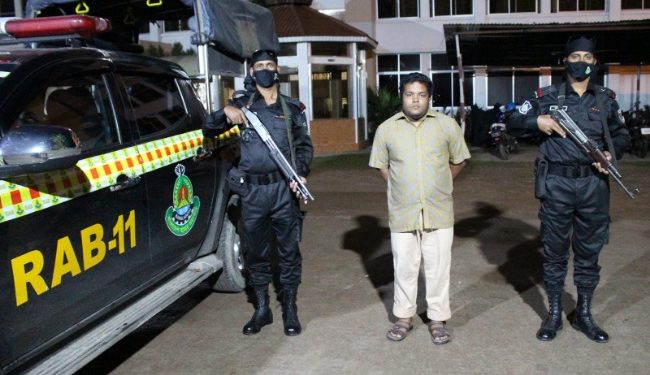 বন্দরে ফেন্সিডিল সহ গ্রেফতার ১