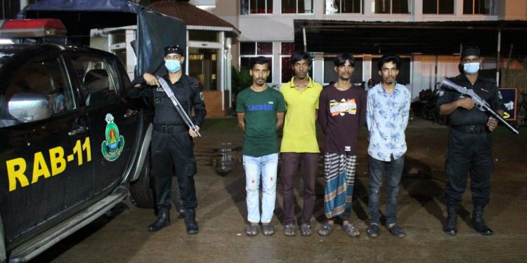 সোনারগায়ে পর্ণ ভিডিও সরবরাহের দায়ে গ্রেফতার ৪