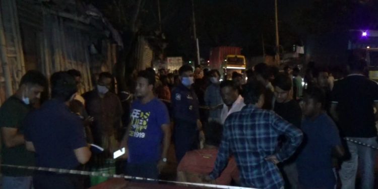 ফতুল্লায় ট্রাকের চাপায় নারীর মৃত্যু