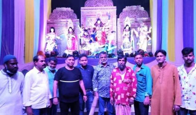 সম্প্রীতির বার্তা নিয়ে মন্ডপে মন্ডপে কাউন্সিলর খোরশেদ