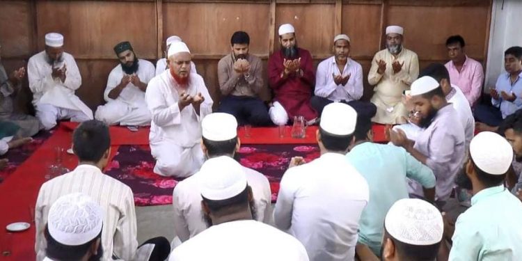 শামীম ওসমান’র শ্বশুরের রুহের মাগফিরাত কামনায় দোয়া