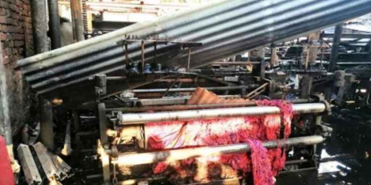 রুপগঞ্জে টেক্সটাইল মিলে ভয়াবহ আগুন