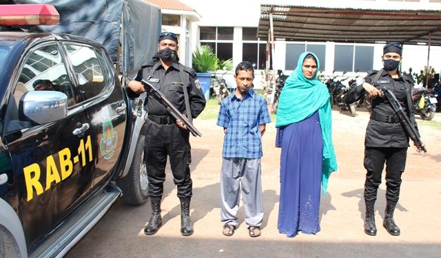 বন্দরে যাত্রীবেশে ইয়াবা পাচারকালে গ্রেফতার ২