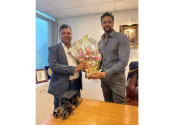 অয়ন ওসমানকে ফুলেল শুভেচ্ছা জানান গোগনগর ইউপির নব নির্বাচিত চেয়ারম্যান ও সদস্যরা