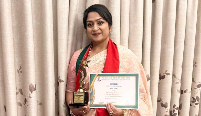 শেরে- বাংলা গোল্ডেন এ্যাওয়ার্ড পেলেন লিপি ওসমান