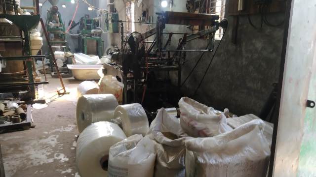 র্যাব-১১’র অভিযানে নিষিদ্ধ পলিথিন বাজারজাত করার দায়ে ৪ প্রতিষ্ঠানকে জরিমানা