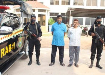 টানবাজারে ৬১.২৫ লিটার বাংলা মদ সহ গ্রেফতার ২