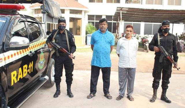 টানবাজারে ৬১.২৫ লিটার বাংলা মদ সহ গ্রেফতার ২