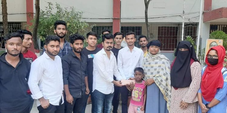 অয়ন ওসমানের পক্ষে অগ্নিদদ্ধ শিশুকে চিকিৎসা সেবায় আর্থিক অনুদান প্রদান