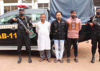 ফতুল্লায় ২ প্রতারক গ্রেফতার ২