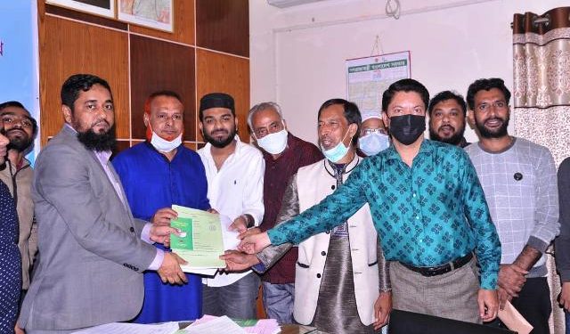 বীরমুক্তিযোদ্ধাদের সাথে নিয়ে ১৭ নং ওয়ার্ডে বাবুর পক্ষে মনোনয়ন ক্রয় করলেন রিয়েন