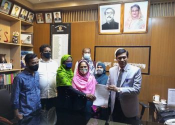 ফ্যাশন সিটি’র শ্রমিকদের ডিসির কাছে স্মারকলিপি প্রদান