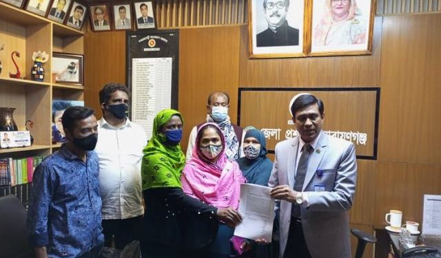 ফ্যাশন সিটি’র শ্রমিকদের ডিসির কাছে স্মারকলিপি প্রদান
