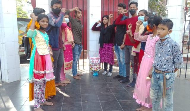 শহিদ বুদ্ধিজীবী দিবসে শহিদ মিনারে ছাত্র ফ্রন্টের পুষ্পমাল্য অর্পণ