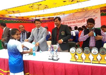 সদর উপজেলায় স্কুল বা‌লিকা‌দের হকি প্রতিযোগিতার সনদপত্র বিতরণ