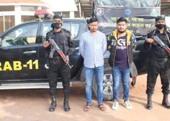 সিদ্ধিরগঞ্জে ফেন্সিডিল ও গাঁজা সহ গ্রেফতার ২