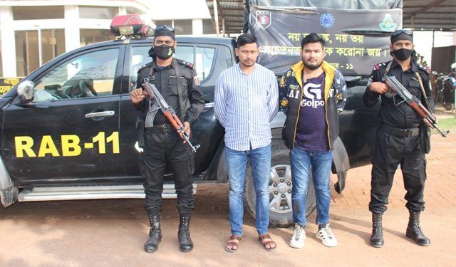 সিদ্ধিরগঞ্জে ফেন্সিডিল ও গাঁজা সহ গ্রেফতার ২