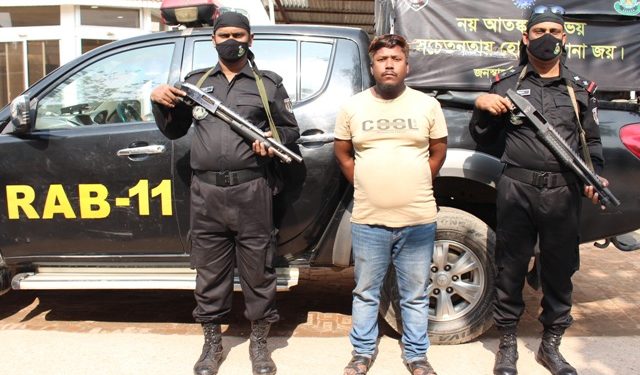 রুপগঞ্জে পরিবহন চাঁদাবাজ গ্রেফতার