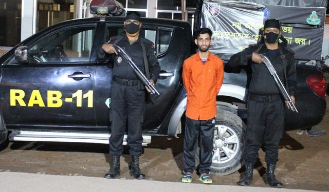 ফতুল্লায় অনলাইন জুয়াড়ি গ্রেফতার